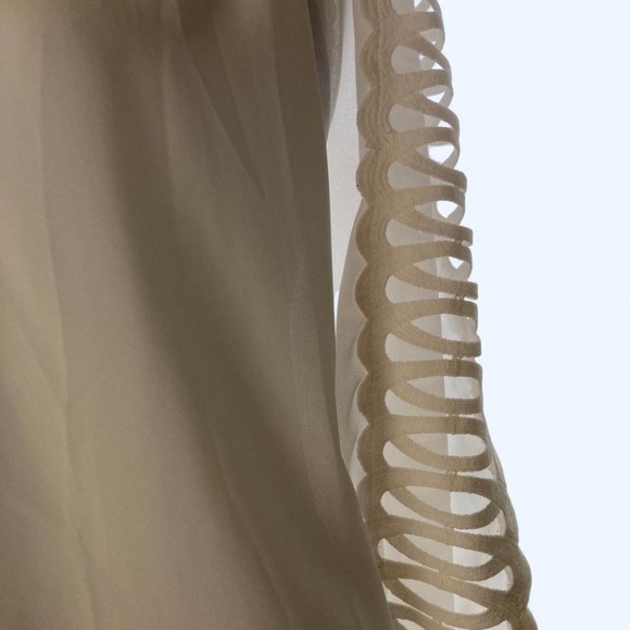 Elegant White Women's Blouse with a detailed front and sleeves XL - Picture 2 of 4